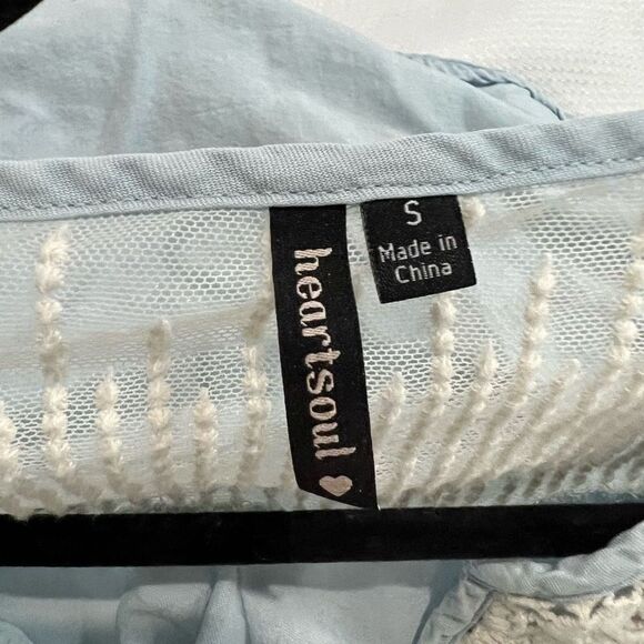 HeartSoul Chambray Lace‎ Crochet Trim V Neck Top. - Picture 3 of 6